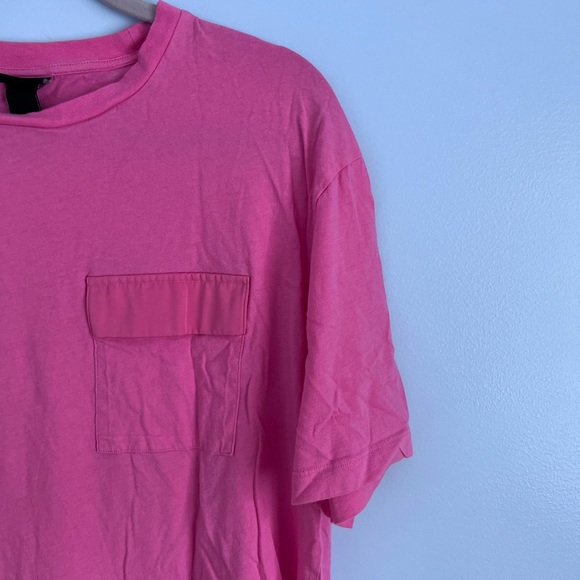 H&M pink t-shirt with one pocket in front. Size L - Picture 5 of 6